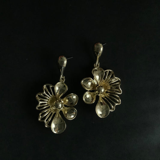 Salvanity K-POP Golden Bloom Etherea Luminous Flower Earrings - Danglers