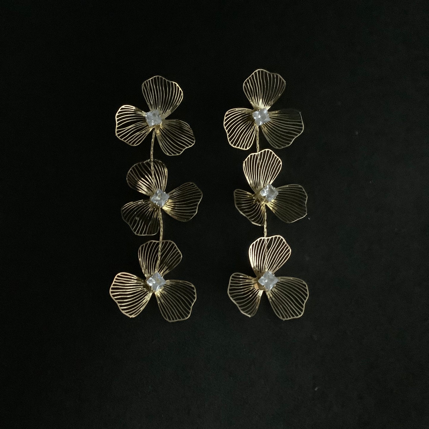 Salvanity K-POP Golden Bloom Etherea Petalnest Earrings - Danglers