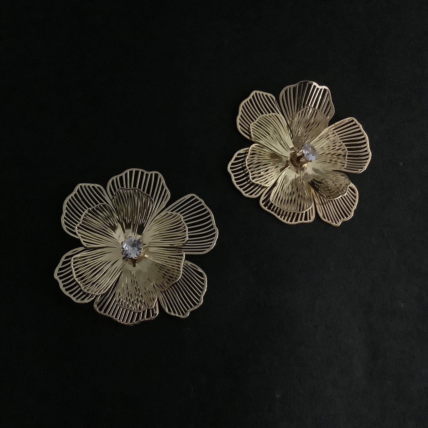 Salvanity K-POP Golden Bloom Etherea Voila Veil Two Way Earrings - Danglers