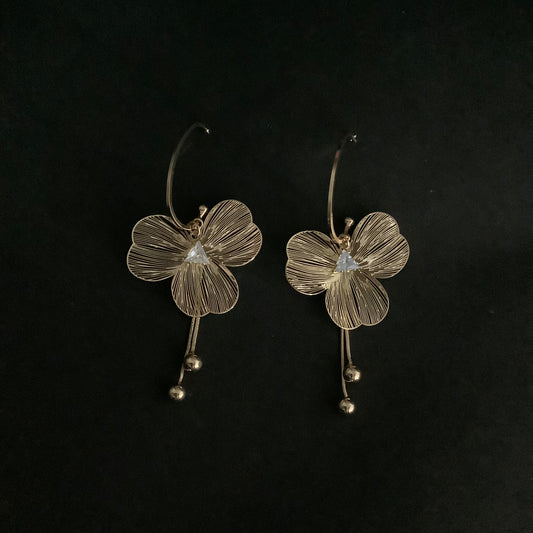 Salvanity K-POP Golden Etherea Lily Earrings - Danglers