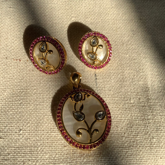 Salvanity Rajsi Kundan and American Diamond Oval Pendant and Earrings set