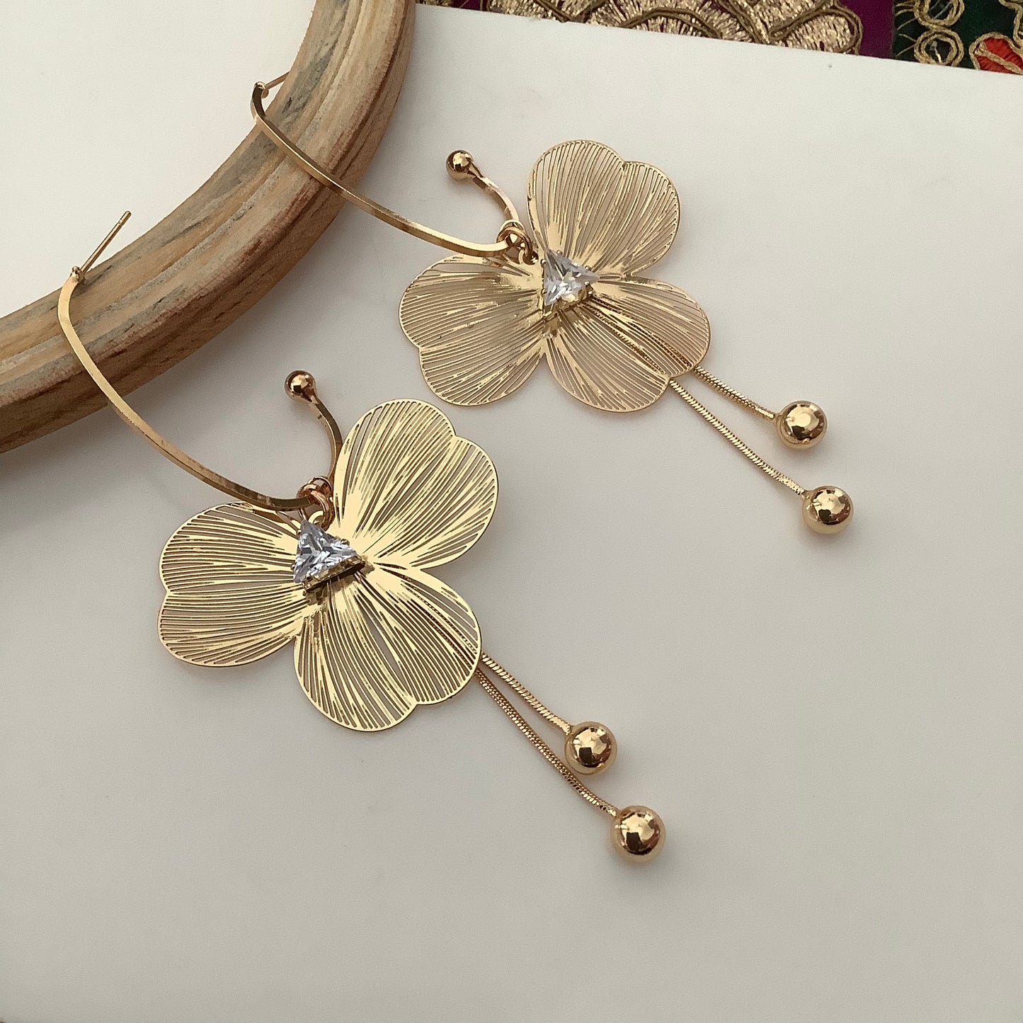 Salvanity K-POP Golden Etherea Lily Earrings - Danglers