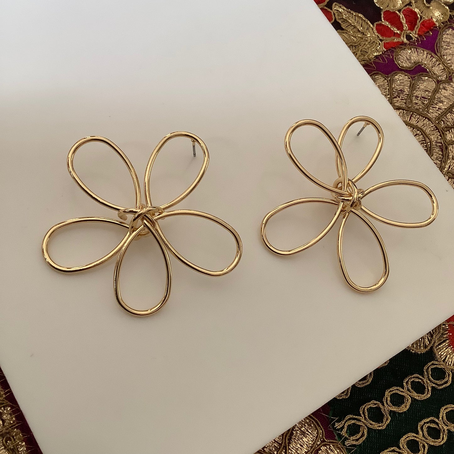 Salvanity K-POP Golden Sunbeam Earrings