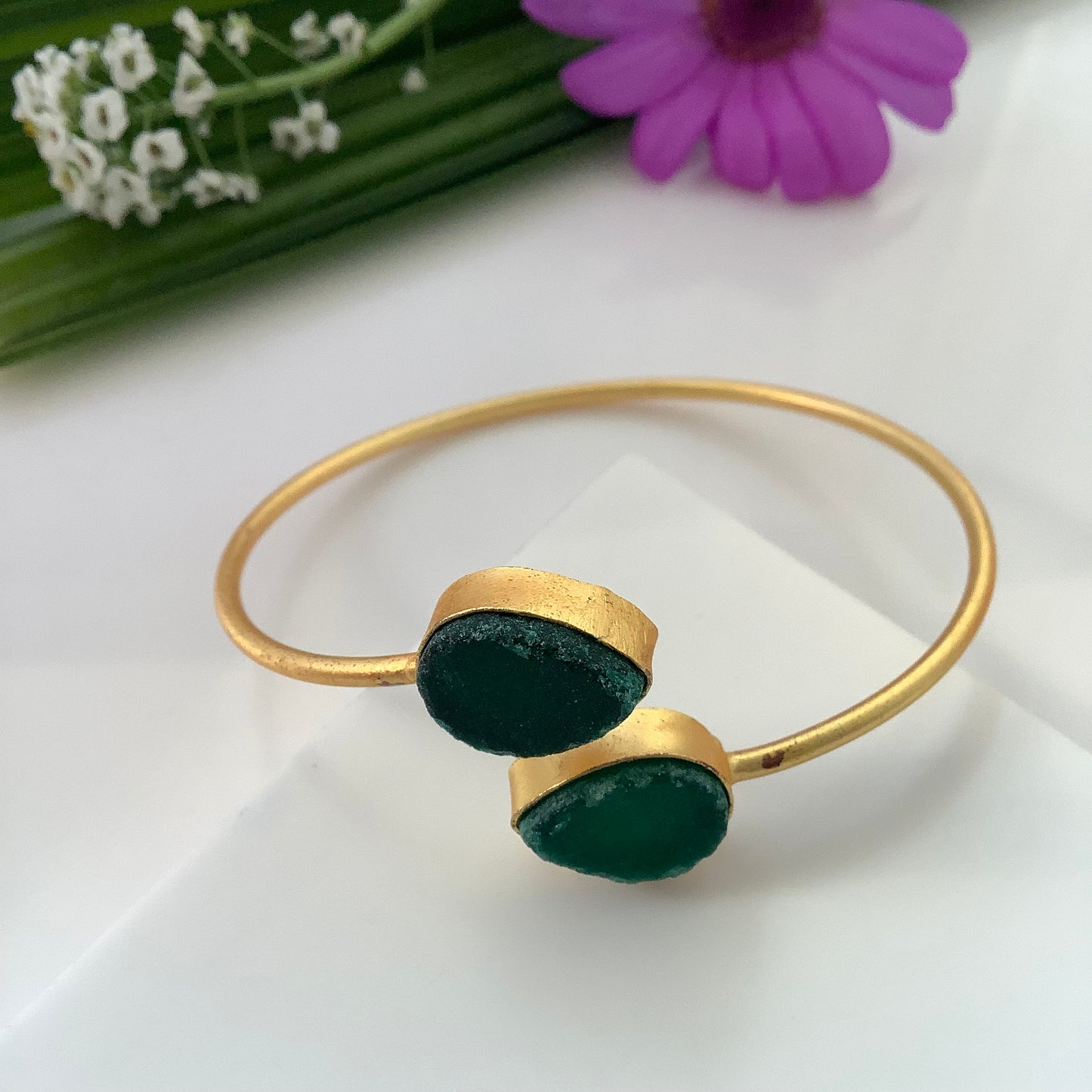 Salvanity Brass Gold Simple Rough stone bracelet - Green