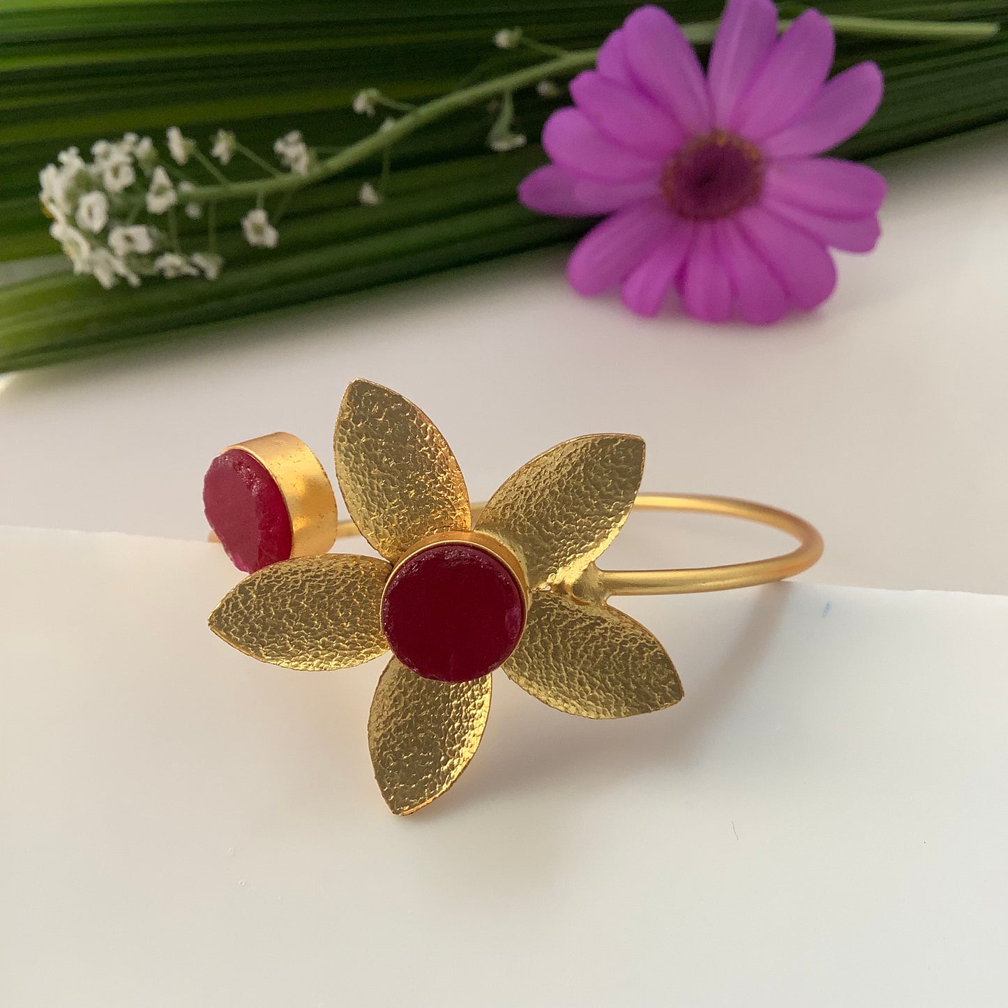 Salvanity Brass Gold Flower bracelet - Red