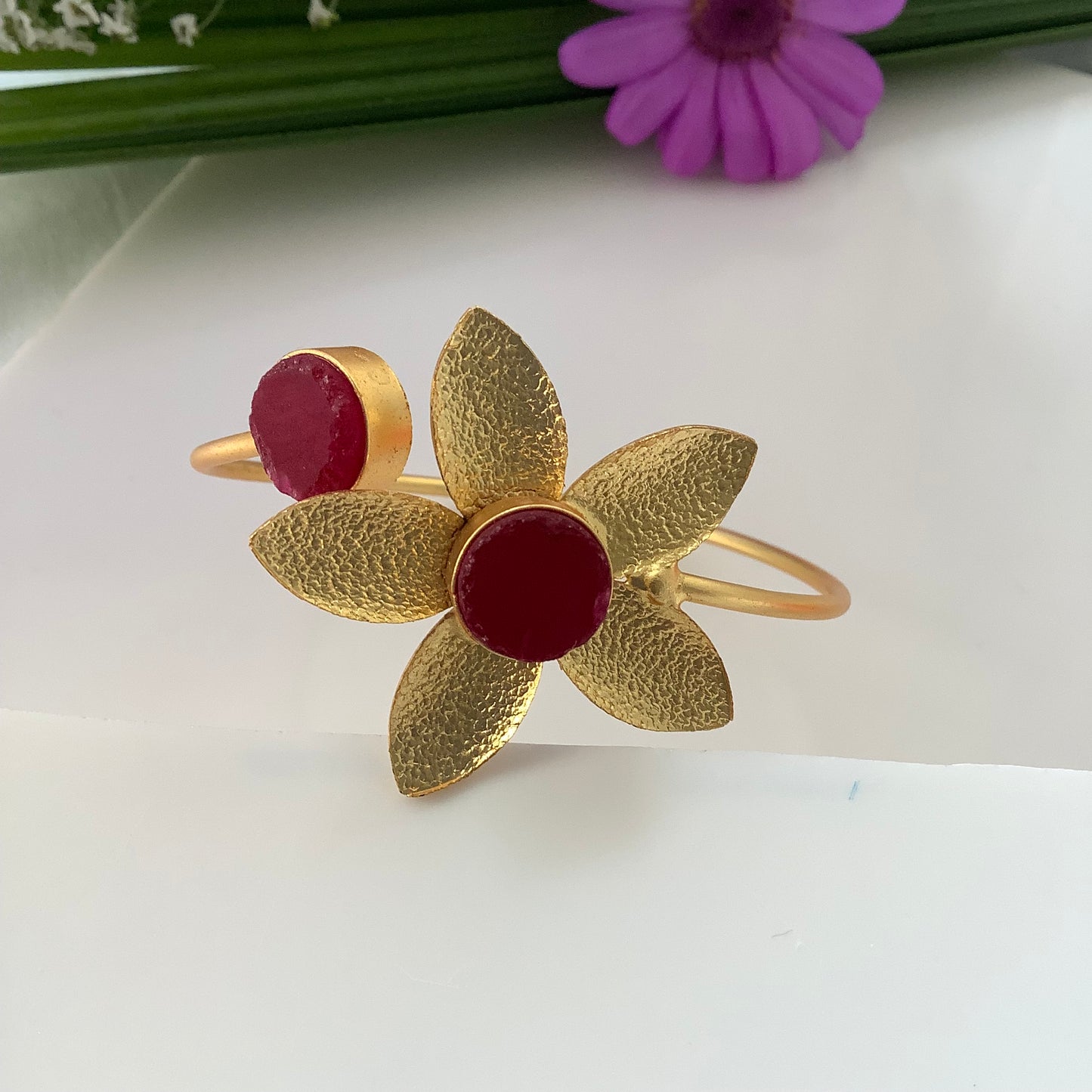 Salvanity Brass Gold Flower bracelet - Red