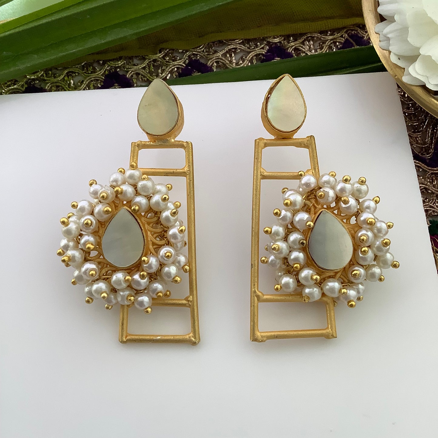 Salvanity 18 CT Gold Plated Brass Earrings - Bunch of Pearls Baroque