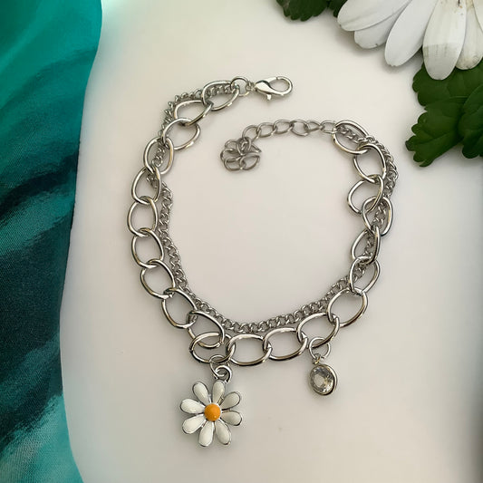 K-POP Fashion Jewellery - Beautiful Silver Charms Bracelet Daisies