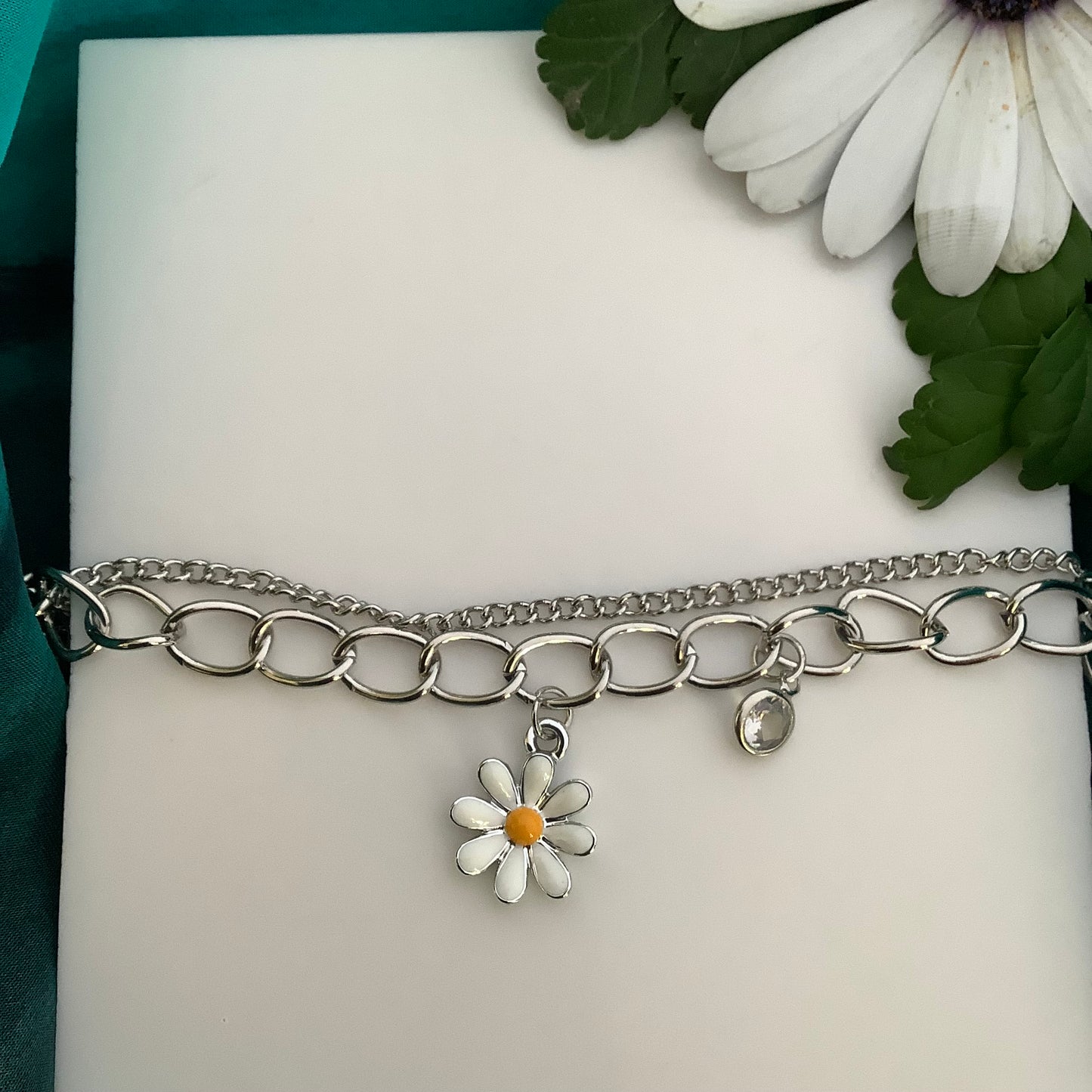 K-POP Fashion Jewellery - Beautiful Silver Charms Bracelet Daisies