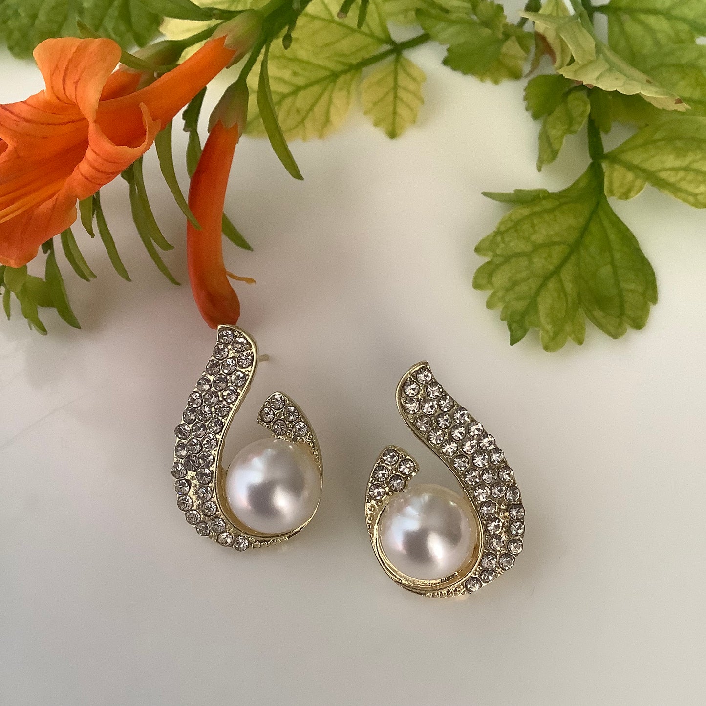 Salvanity K-POP Modern Trendy Pearl & Diamonds Golden Earrings