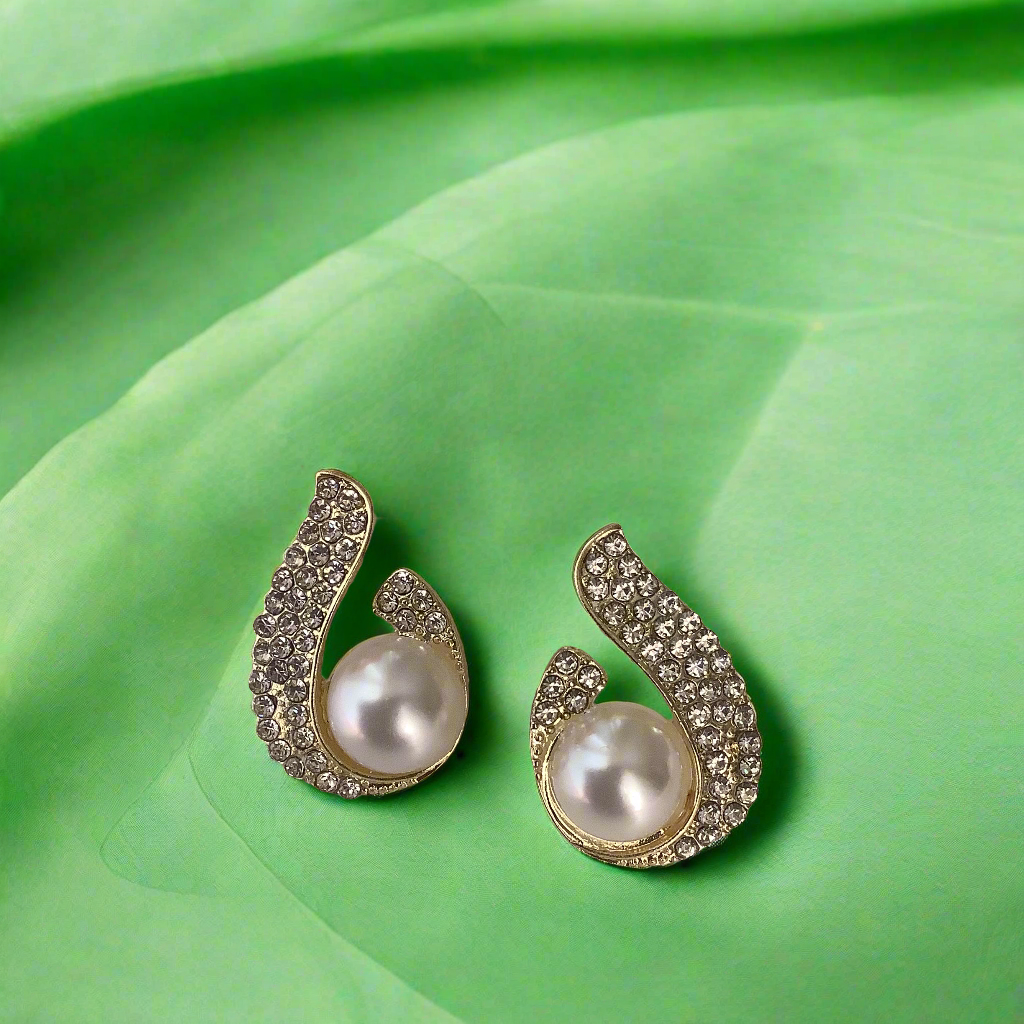 Salvanity K-POP Modern Trendy Pearl & Diamonds Golden Earrings