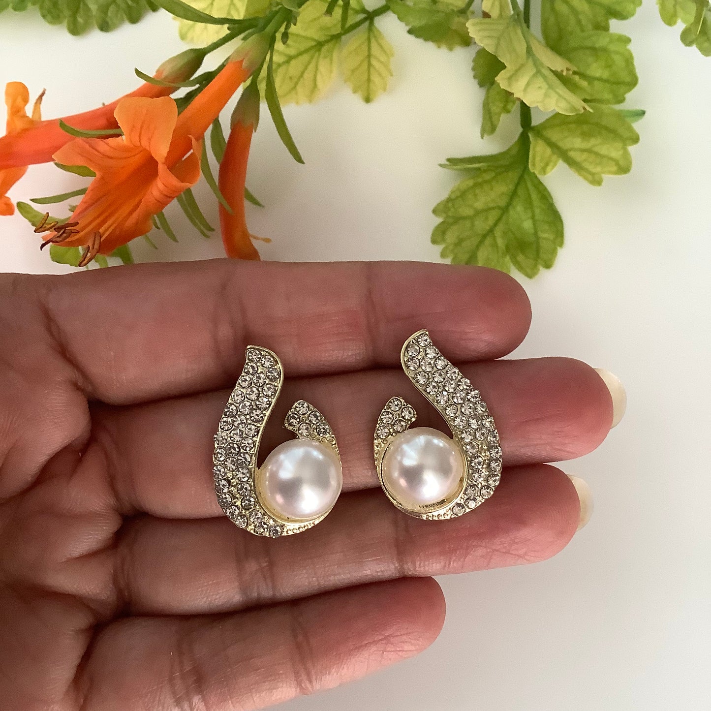 Salvanity K-POP Modern Trendy Pearl & Diamonds Golden Earrings