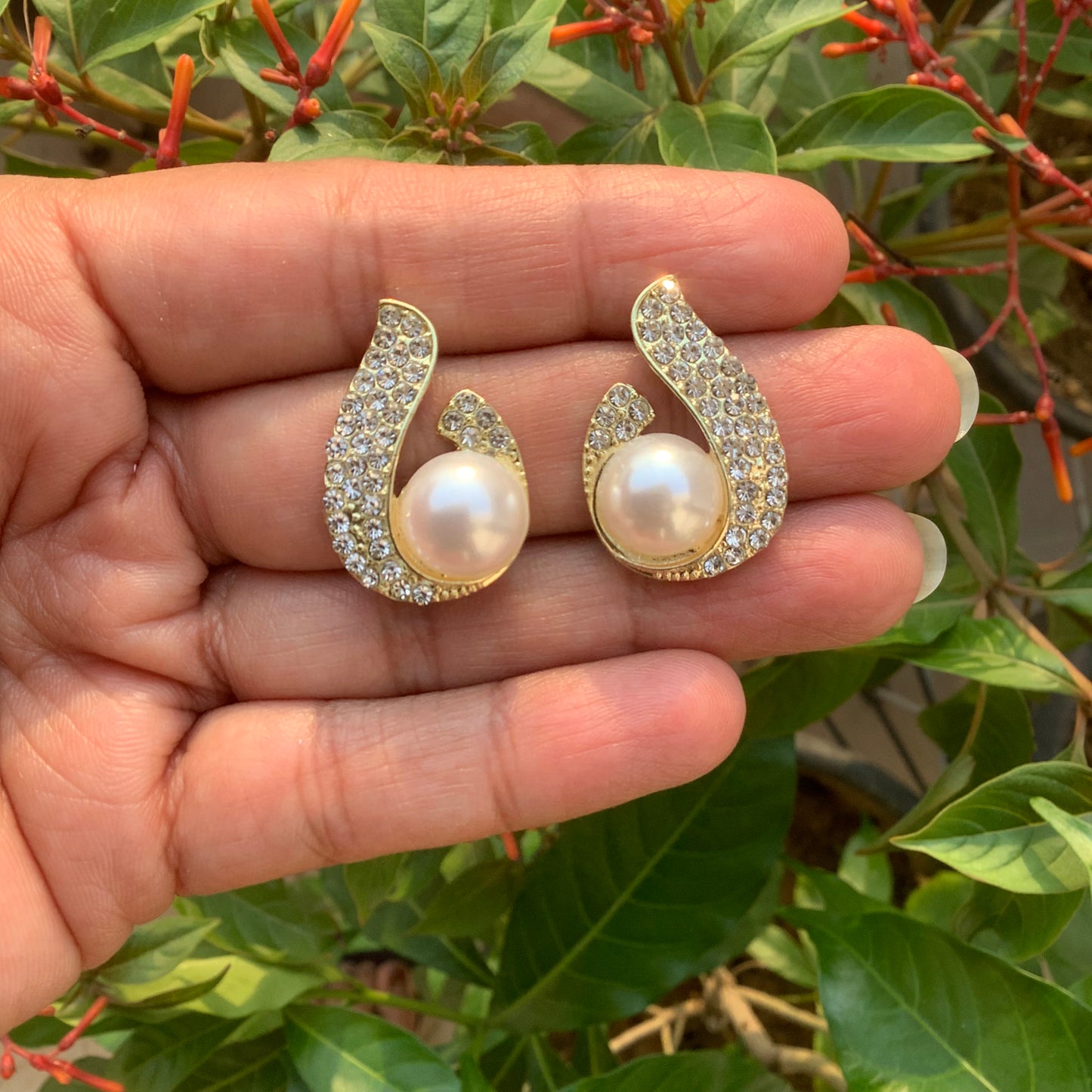 Salvanity K-POP Modern Trendy Pearl & Diamonds Golden Earrings