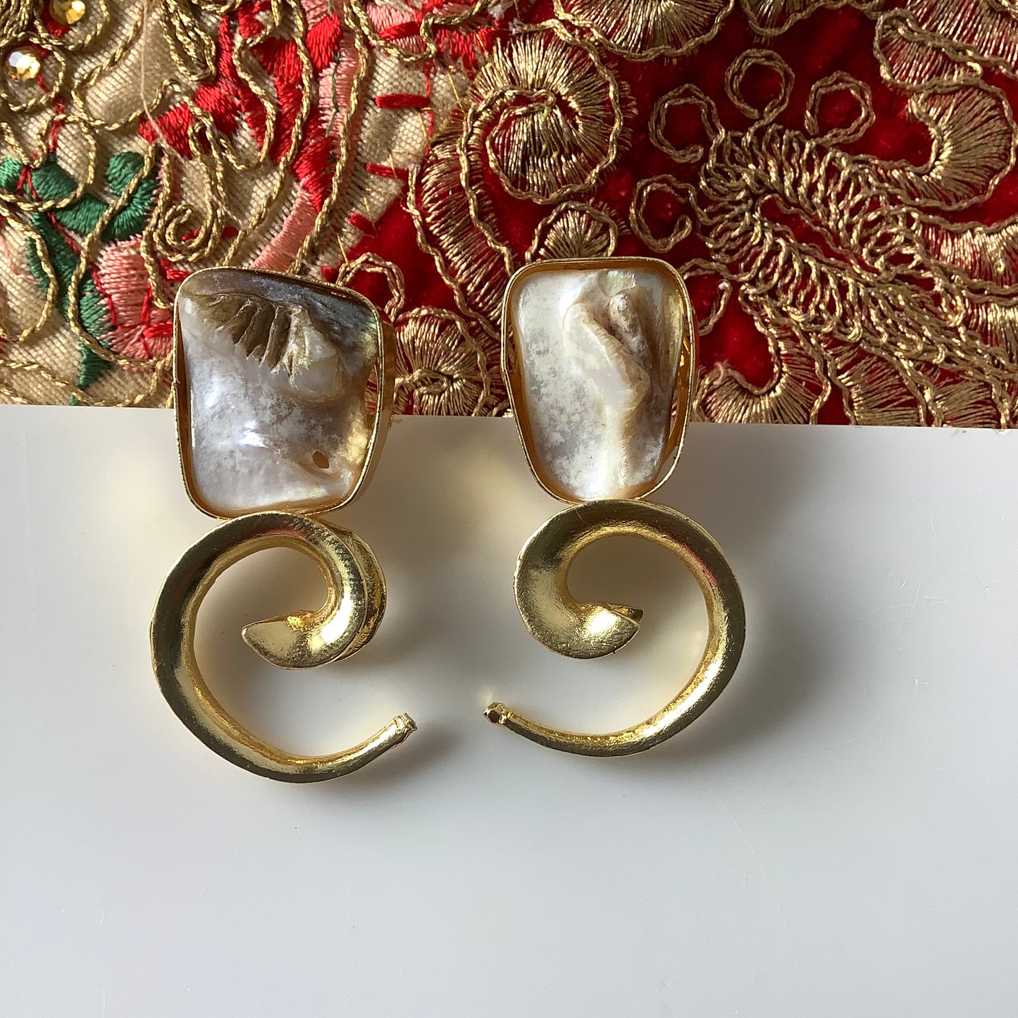 Salvanity Golden Brass Mother of Pearl Infinity Swirl (Barroque Pearl) Earrings