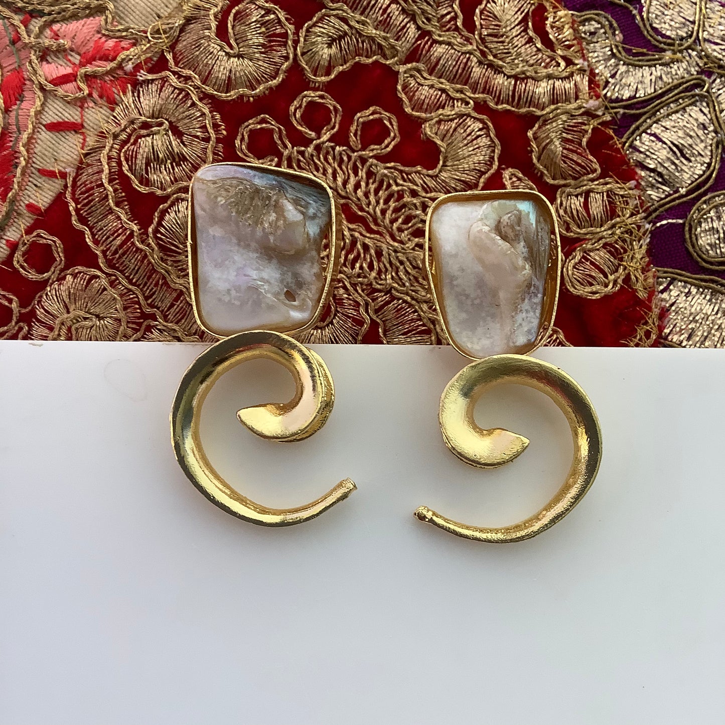 Salvanity Golden Brass Mother of Pearl Infinity Swirl (Barroque Pearl) Earrings