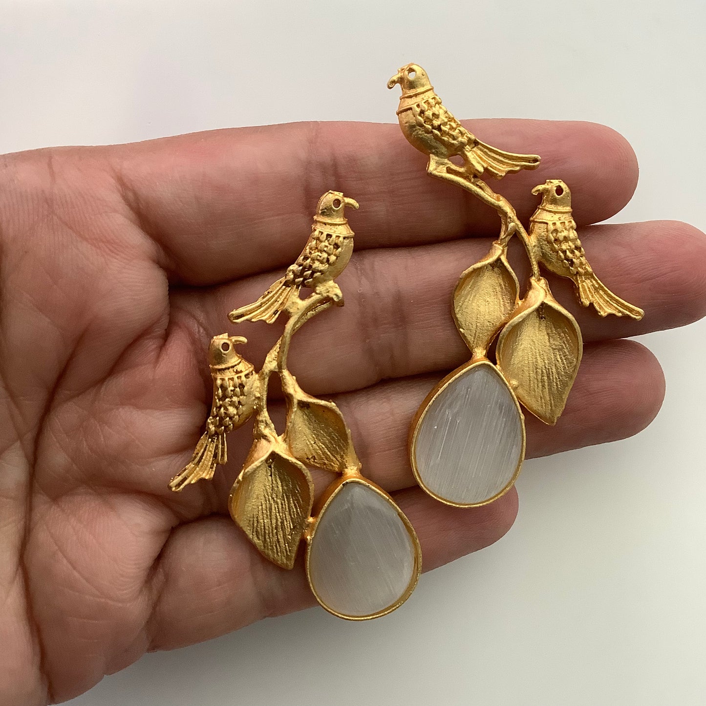 Salvanity Golden Brass Twin Bird Stone Earrings (Grey White)