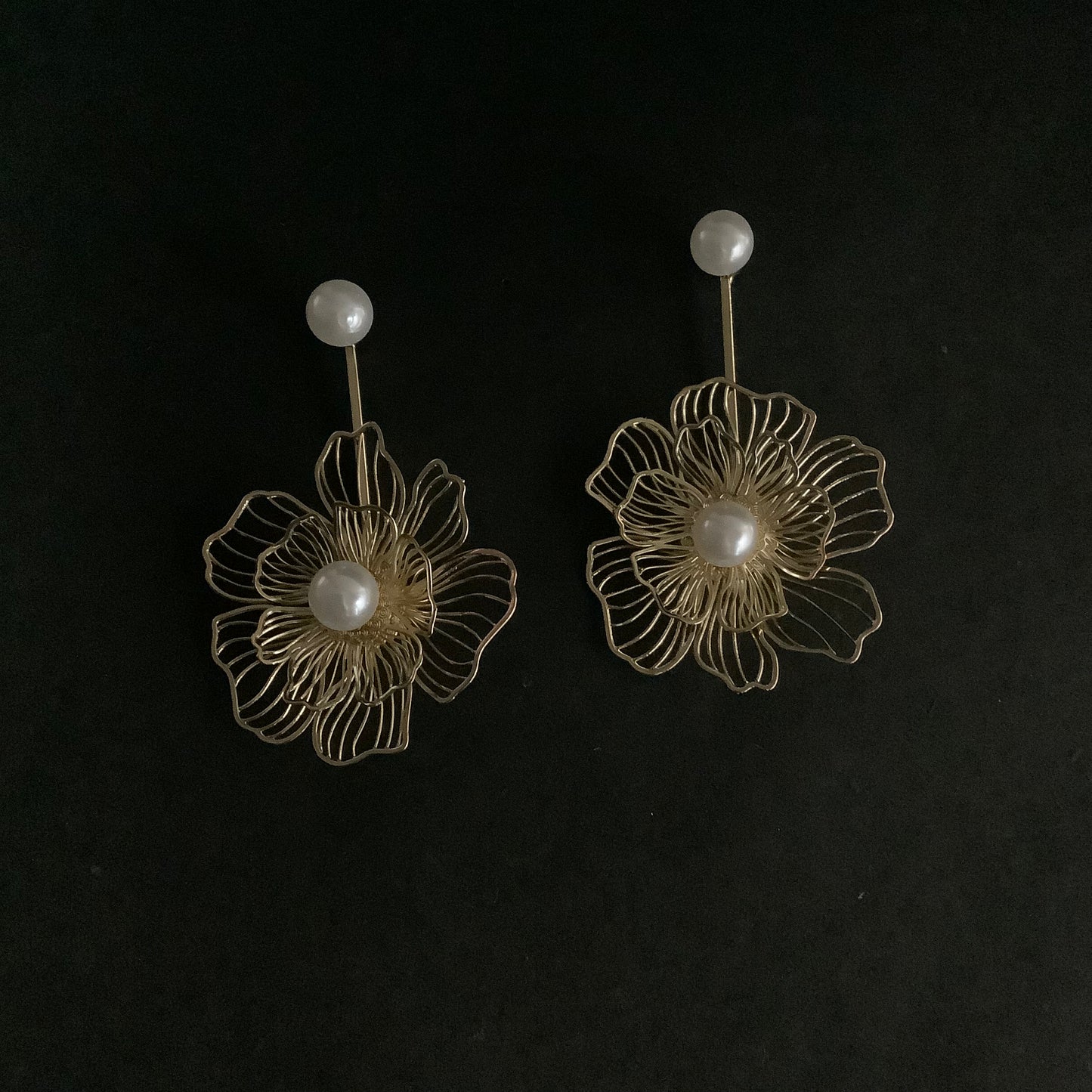 Salvanity K-POP Golden Etherea Daisies Earrings - Danglers