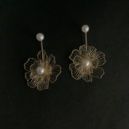 Salvanity K-POP Golden Etherea Daisies Earrings - Danglers