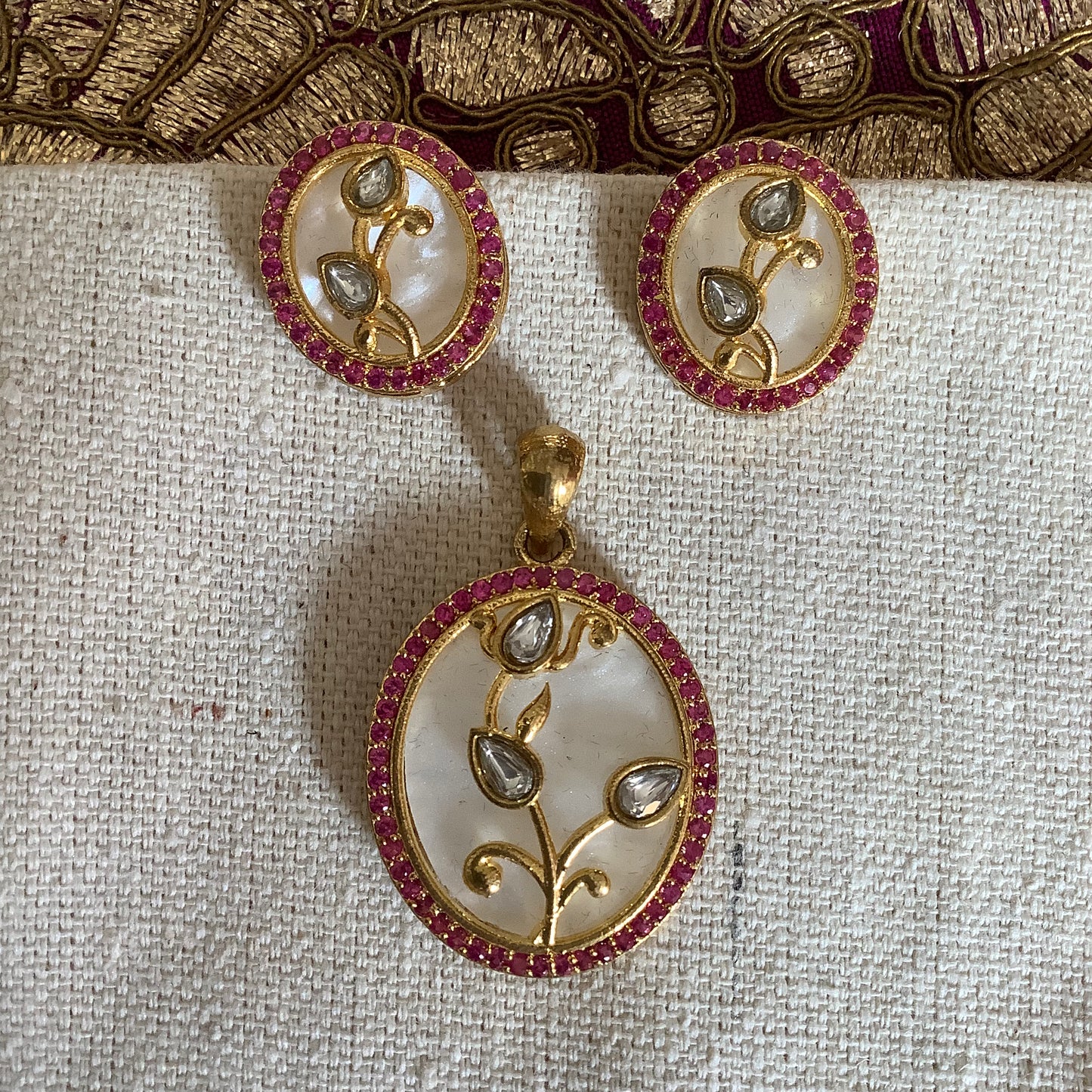 Salvanity Rajsi Kundan and American Diamond Oval Pendant and Earrings set