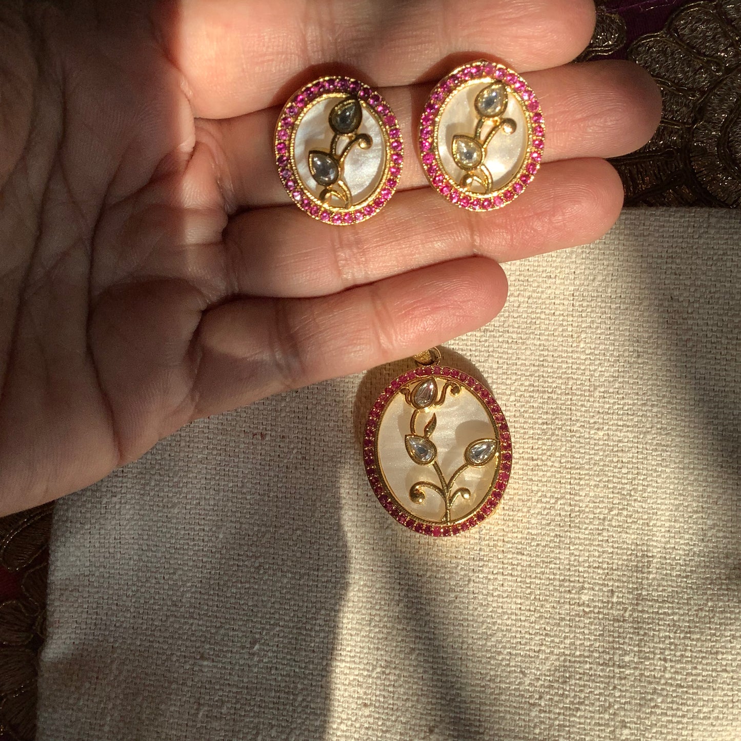 Salvanity Rajsi Kundan and American Diamond Oval Pendant and Earrings set