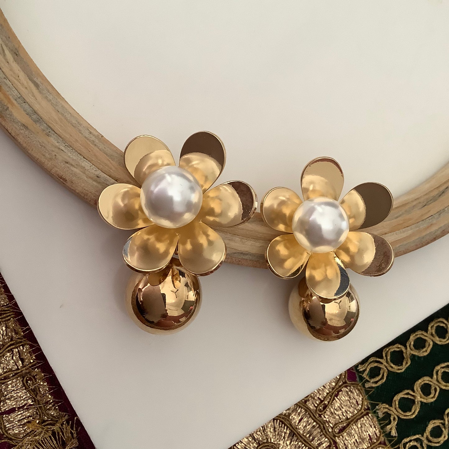 Salvanity K-POP Golden Floral Pearl Pops Flower Earrings