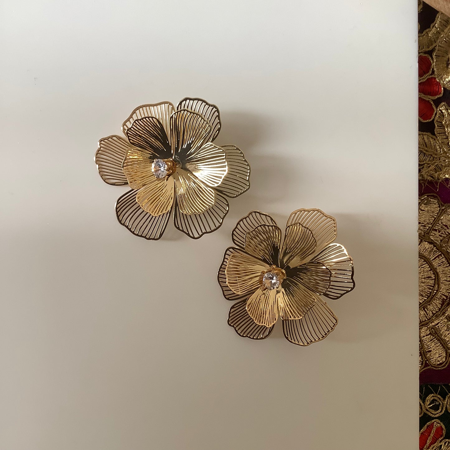 Salvanity K-POP Golden Bloom Etherea Voila Veil Two Way Earrings - Danglers