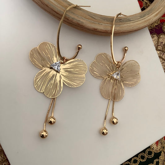 Salvanity K-POP Golden Etherea Lily Earrings - Danglers