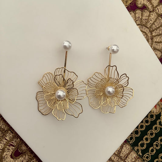 Salvanity K-POP Golden Etherea Daisies Earrings - Danglers